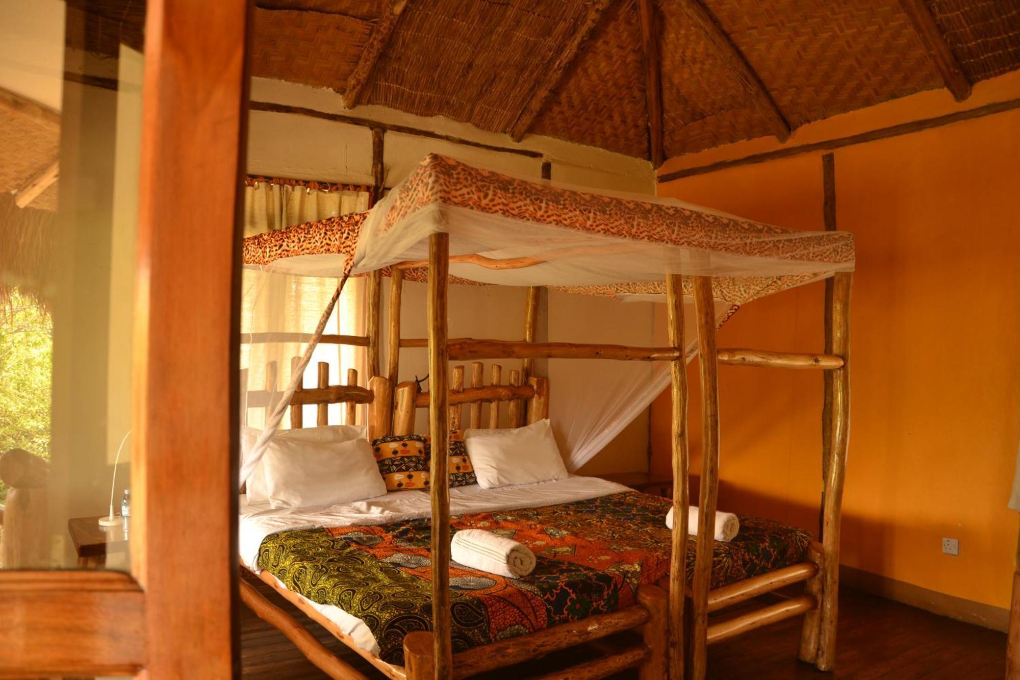 Topi Lodge Katunguru Exterior photo